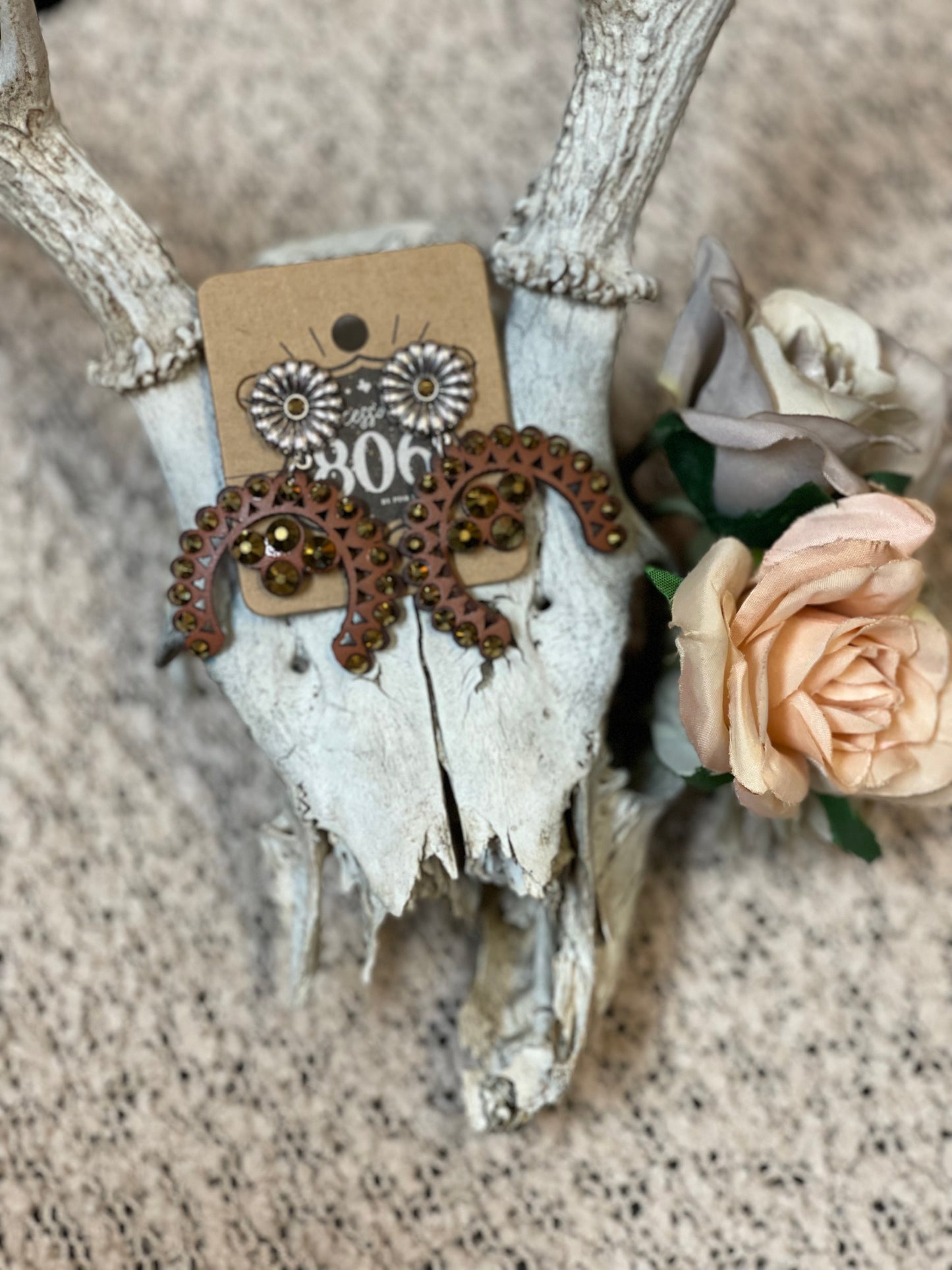 806 Horseshoe Conch Earring