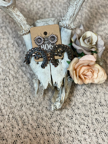 806 Horseshoe Conch Earring