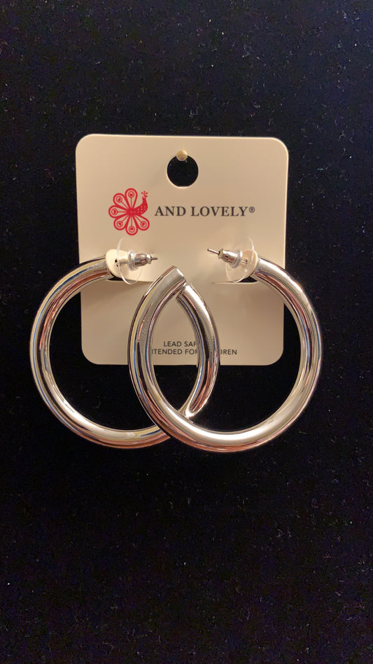 Medium Metallic Dupe Hoops